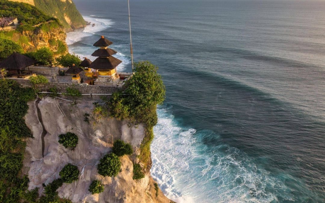 A Surfer’s Guide to Uluwatu: Best Spots and Local Tips That Will Make Your Trip Absolutely Amazing
